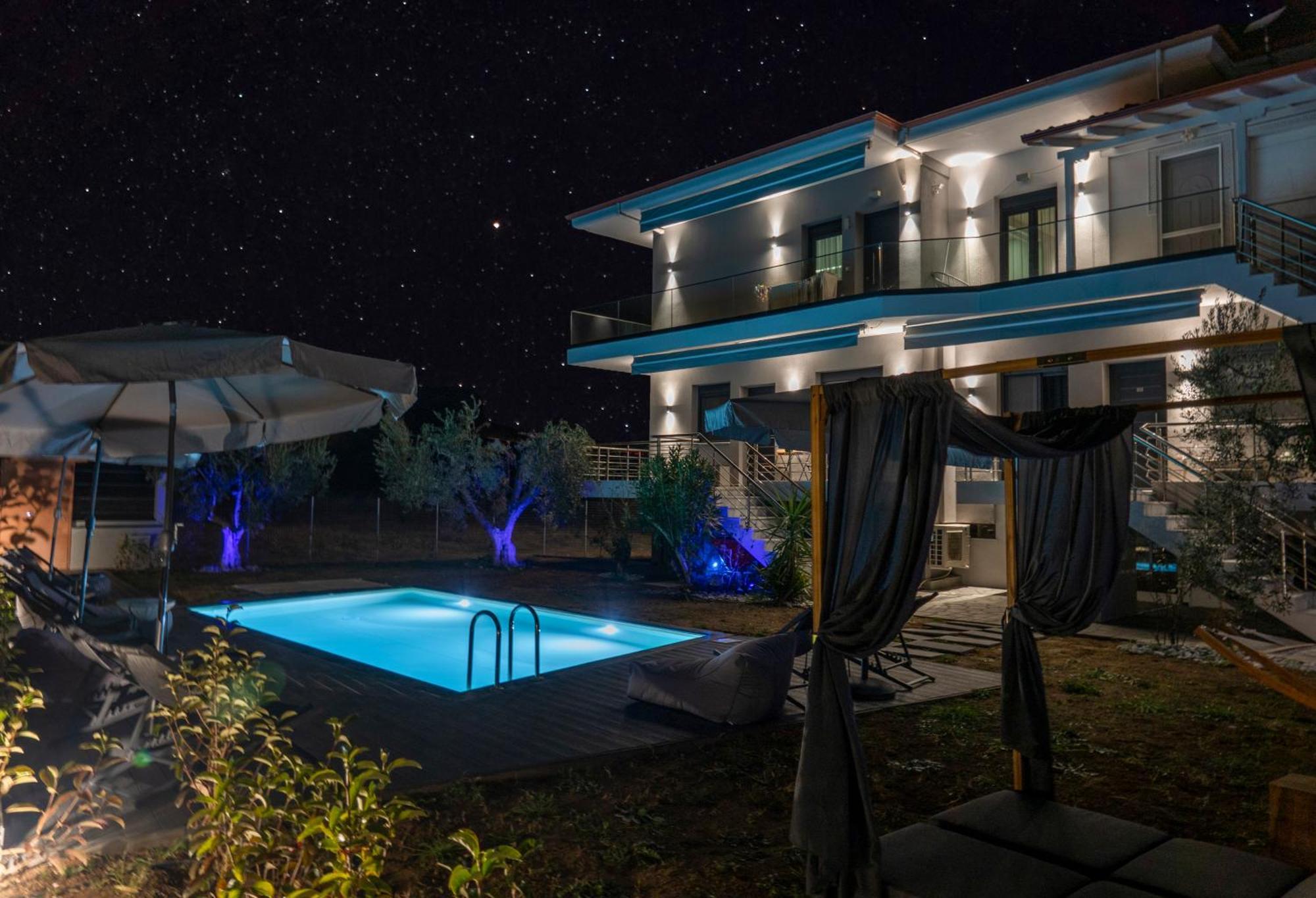 ניאה מודאניה Berries Luxury Apartments מראה חיצוני תמונה
